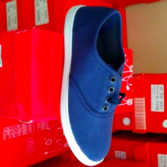 Navy blue on white - Picture 1 of 2